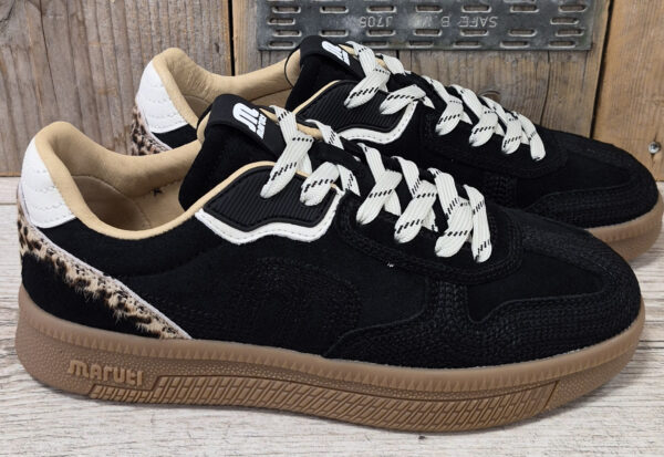 Maruti Yale Embroidery Black Dames sneakers